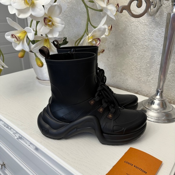 NWB Louis Vuitton Archlight Sneaker Black Rubber Monogram Boot Sz 40 AUTHENTIC❤️ - Picture 2 of 16